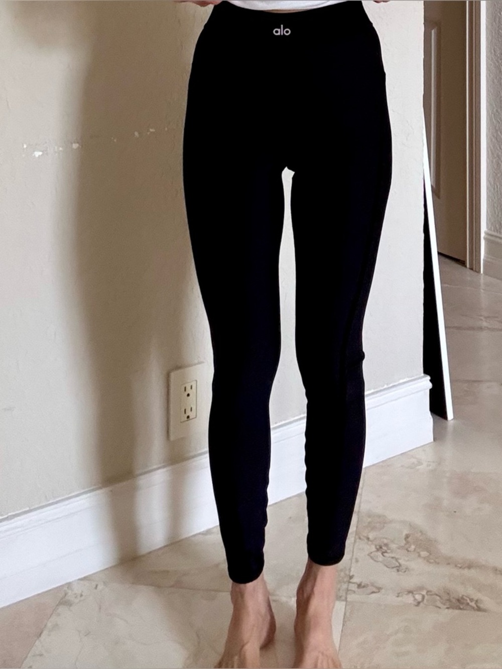 #ALO Yoga #airlift high rise flocked detail  7/8 length legging